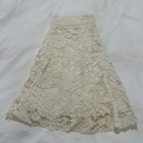 Lace Mini skirt. Alexis - Picture 5 of 6